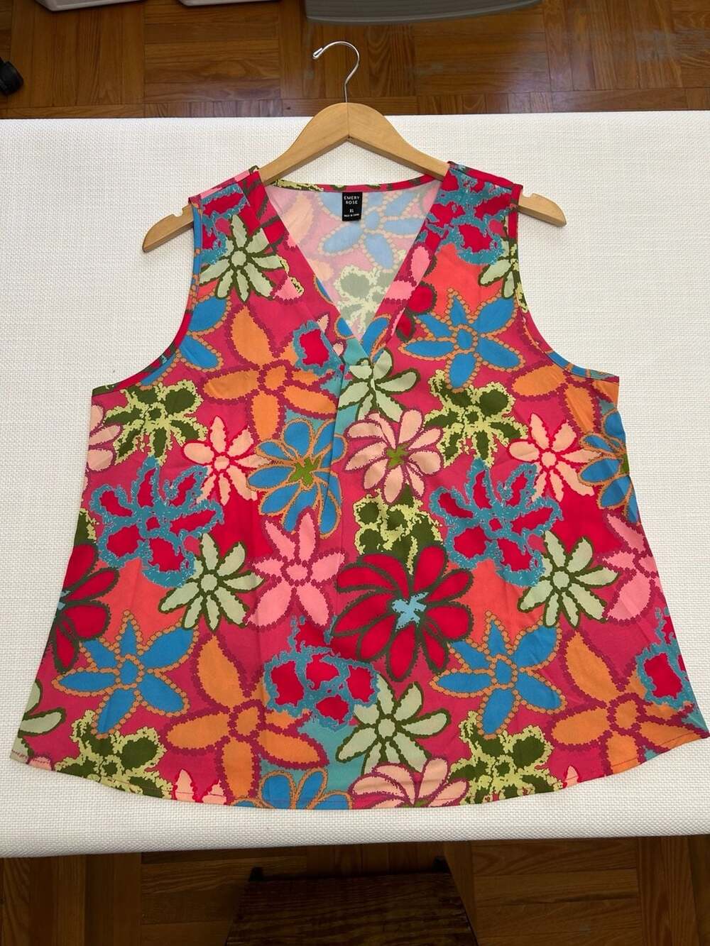 Emery Rose Floral V-Neck Sleeveless Tank Top XL